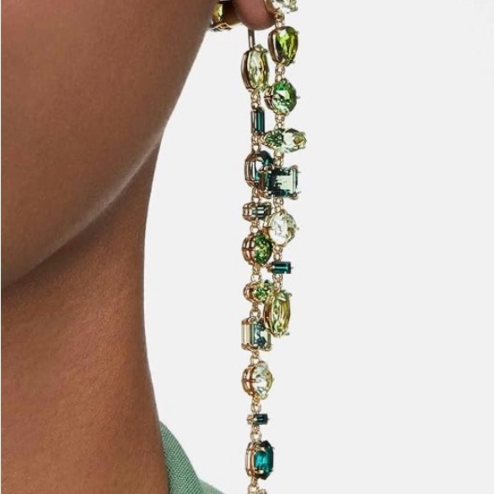 Swarovski Gema drop earrings. Asymmetrical design, Green, Gold-tone plated